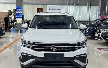 Volkswagen Tiguan II, 2022 год, 2 675 000 рублей, 2 фотография