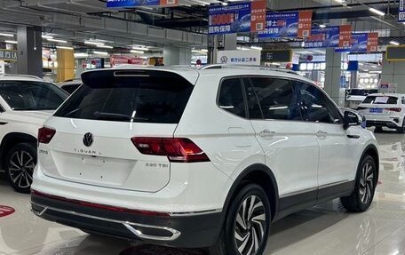 Volkswagen Tiguan II, 2022 год, 2 675 000 рублей, 6 фотография