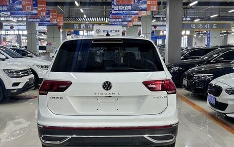Volkswagen Tiguan II, 2022 год, 2 675 000 рублей, 5 фотография