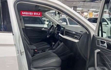 Volkswagen Tiguan II, 2022 год, 2 675 000 рублей, 10 фотография