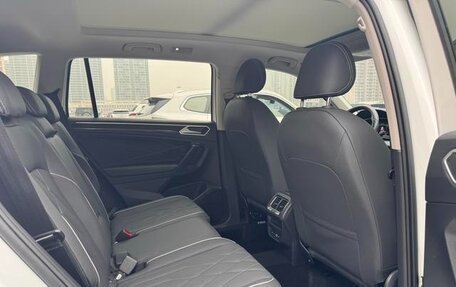 Volkswagen Tiguan II, 2022 год, 2 715 000 рублей, 7 фотография