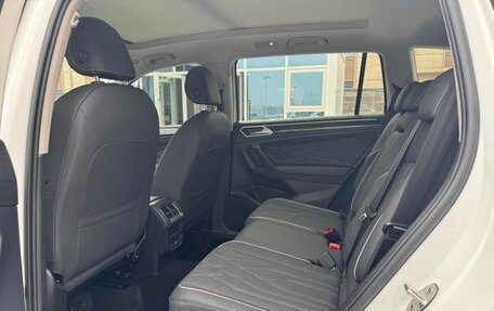 Volkswagen Tiguan II, 2022 год, 2 715 000 рублей, 6 фотография