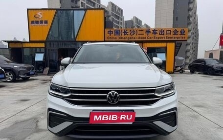 Volkswagen Tiguan II, 2022 год, 2 715 000 рублей, 2 фотография