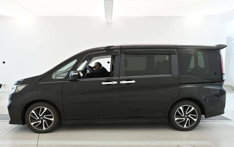 Honda Stepwgn IV, 2022 год, 1 750 000 рублей, 4 фотография