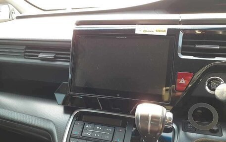 Honda Stepwgn IV, 2022 год, 1 750 000 рублей, 10 фотография