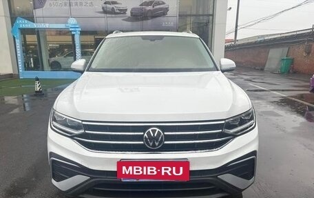 Volkswagen Tiguan II, 2022 год, 2 785 000 рублей, 2 фотография