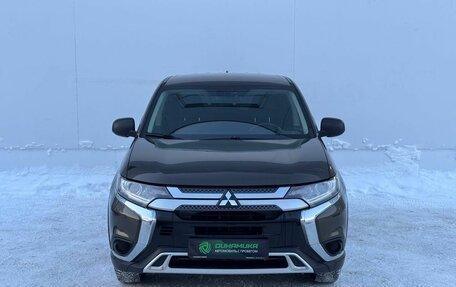 Mitsubishi Outlander III рестайлинг 3, 2020 год, 1 869 000 рублей, 2 фотография