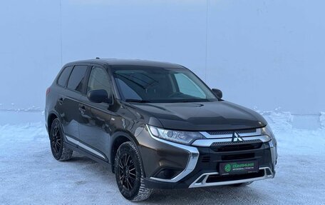 Mitsubishi Outlander III рестайлинг 3, 2020 год, 1 869 000 рублей, 3 фотография