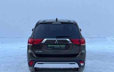 Mitsubishi Outlander III рестайлинг 3, 2020 год, 1 869 000 рублей, 6 фотография