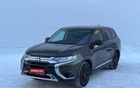 Mitsubishi Outlander III рестайлинг 3, 2020 год, 1 869 000 рублей, 1 фотография