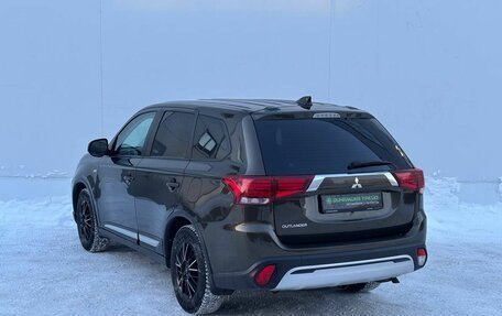 Mitsubishi Outlander III рестайлинг 3, 2020 год, 1 869 000 рублей, 7 фотография