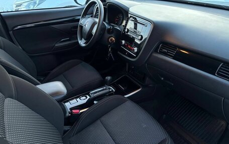 Mitsubishi Outlander III рестайлинг 3, 2020 год, 1 869 000 рублей, 19 фотография