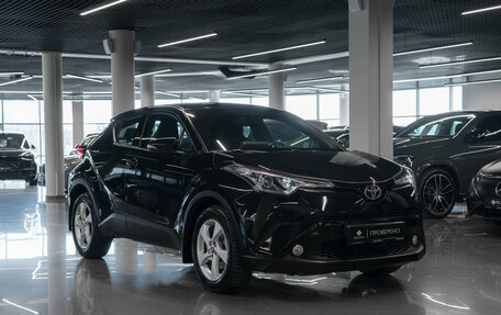Toyota C-HR I рестайлинг, 2018 год, 2 740 000 рублей, 2 фотография