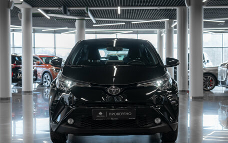 Toyota C-HR I рестайлинг, 2018 год, 2 740 000 рублей, 3 фотография