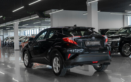 Toyota C-HR I рестайлинг, 2018 год, 2 740 000 рублей, 4 фотография