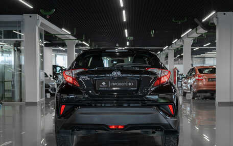 Toyota C-HR I рестайлинг, 2018 год, 2 740 000 рублей, 6 фотография