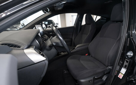 Toyota C-HR I рестайлинг, 2018 год, 2 740 000 рублей, 9 фотография