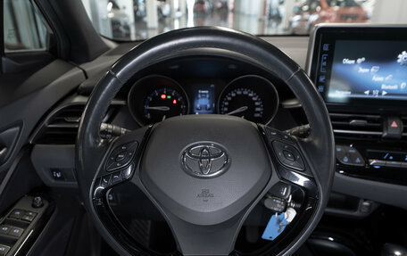 Toyota C-HR I рестайлинг, 2018 год, 2 740 000 рублей, 10 фотография