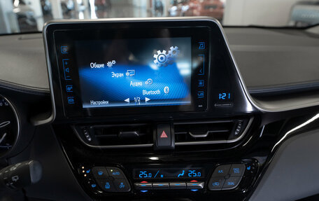 Toyota C-HR I рестайлинг, 2018 год, 2 740 000 рублей, 14 фотография