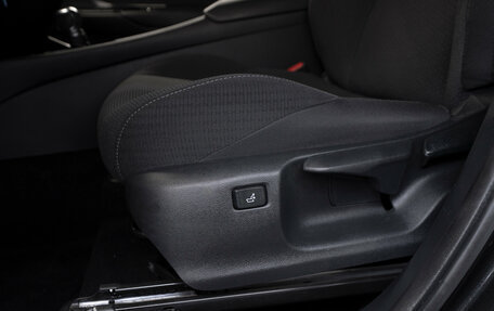 Toyota C-HR I рестайлинг, 2018 год, 2 740 000 рублей, 18 фотография