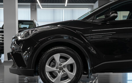 Toyota C-HR I рестайлинг, 2018 год, 2 740 000 рублей, 20 фотография