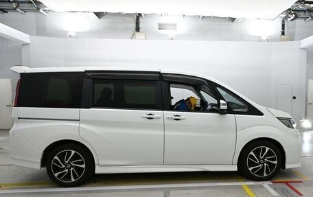 Honda Stepwgn IV, 2022 год, 1 800 000 рублей, 5 фотография