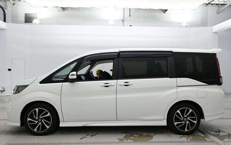 Honda Stepwgn IV, 2022 год, 1 800 000 рублей, 4 фотография