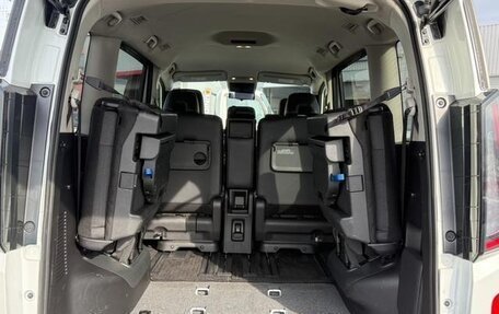 Nissan Serena, 2023 год, 2 400 000 рублей, 18 фотография