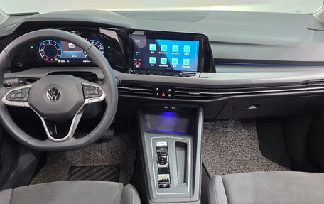 Volkswagen Golf VIII, 2022 год, 2 550 000 рублей, 8 фотография