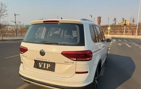 Volkswagen Touran III, 2021 год, 1 750 000 рублей, 4 фотография