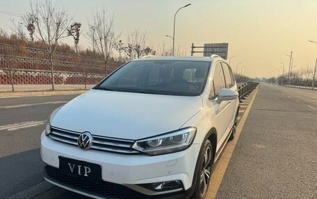 Volkswagen Touran III, 2021 год, 1 750 000 рублей, 3 фотография