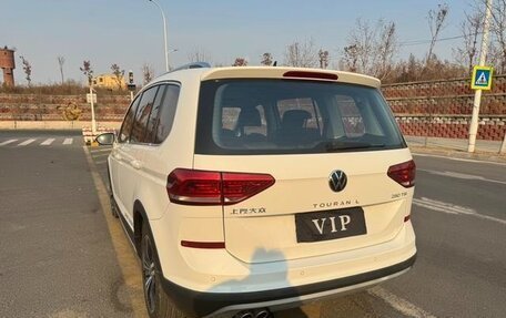 Volkswagen Touran III, 2021 год, 1 750 000 рублей, 5 фотография