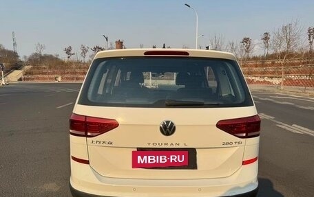 Volkswagen Touran III, 2021 год, 1 750 000 рублей, 6 фотография