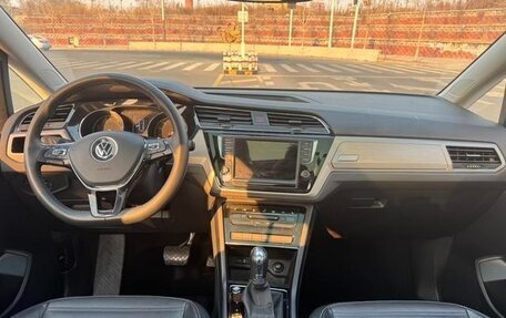 Volkswagen Touran III, 2021 год, 1 750 000 рублей, 9 фотография