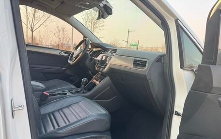 Volkswagen Touran III, 2021 год, 1 750 000 рублей, 10 фотография