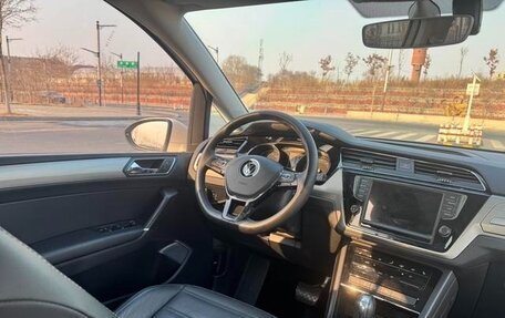 Volkswagen Touran III, 2021 год, 1 750 000 рублей, 11 фотография