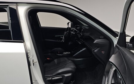 Peugeot 2008 II, 2023 год, 1 720 000 рублей, 10 фотография