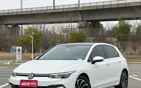 Volkswagen Golf VIII, 2023 год, 1 730 007 рублей, 1 фотография