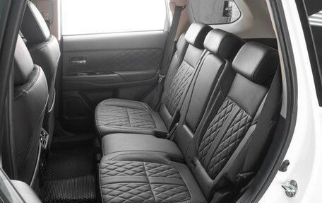 Mitsubishi Outlander III рестайлинг 3, 2022 год, 3 149 000 рублей, 9 фотография