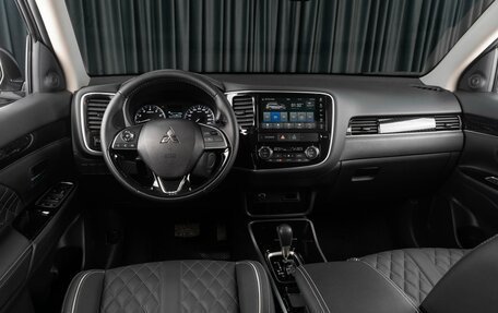 Mitsubishi Outlander III рестайлинг 3, 2022 год, 3 149 000 рублей, 6 фотография