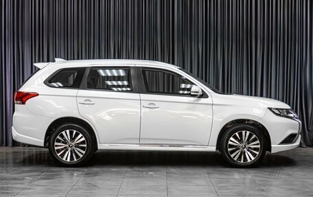 Mitsubishi Outlander III рестайлинг 3, 2022 год, 3 149 000 рублей, 5 фотография