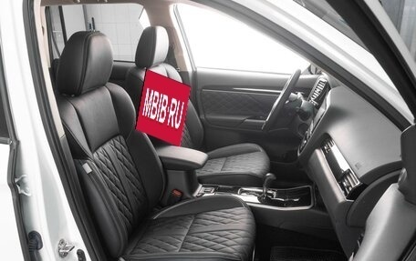 Mitsubishi Outlander III рестайлинг 3, 2022 год, 3 149 000 рублей, 8 фотография