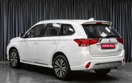 Mitsubishi Outlander III рестайлинг 3, 2022 год, 3 149 000 рублей, 2 фотография