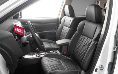 Mitsubishi Outlander III рестайлинг 3, 2022 год, 3 149 000 рублей, 10 фотография