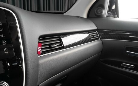 Mitsubishi Outlander III рестайлинг 3, 2022 год, 3 149 000 рублей, 19 фотография