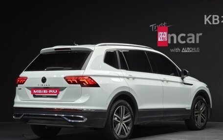 Volkswagen Tiguan, 2023 год, 2 650 000 рублей, 2 фотография