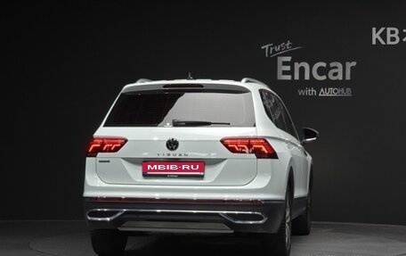 Volkswagen Tiguan, 2023 год, 2 650 000 рублей, 4 фотография