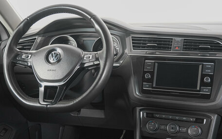 Volkswagen Tiguan II, 2018 год, 2 469 000 рублей, 13 фотография