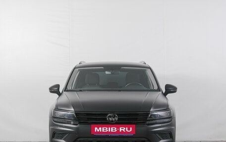 Volkswagen Tiguan II, 2018 год, 2 469 000 рублей, 2 фотография