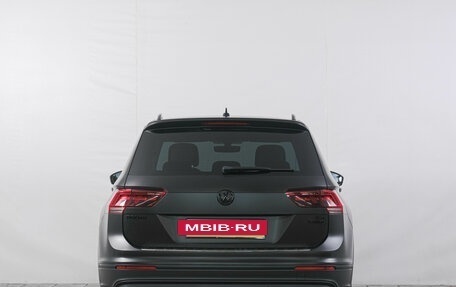 Volkswagen Tiguan II, 2018 год, 2 469 000 рублей, 6 фотография